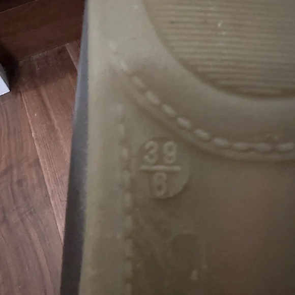 Shoes - Picture 5 of 5